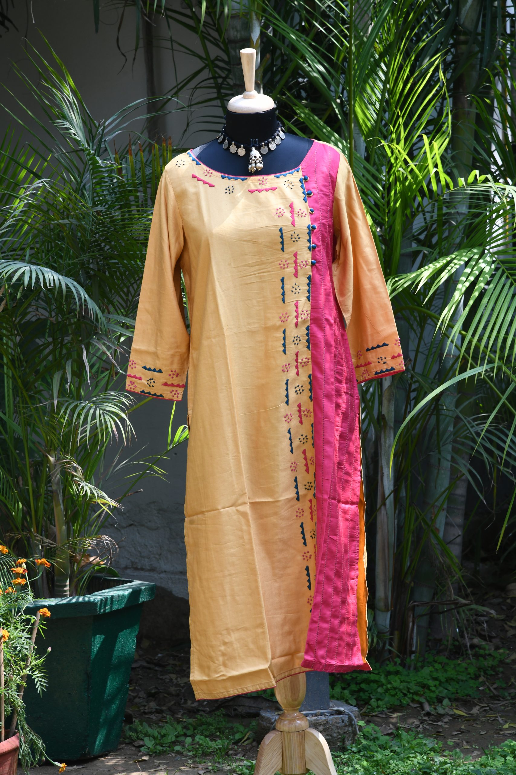 Kurta Long Triangle Emb For Women