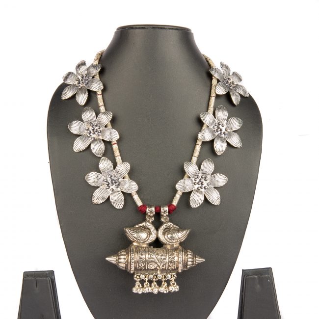 Tribes India Flower Pendent Haar/Necklace
