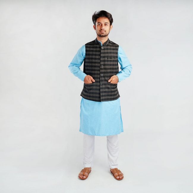 Handloom Woolen Checks Waist Coat - 36