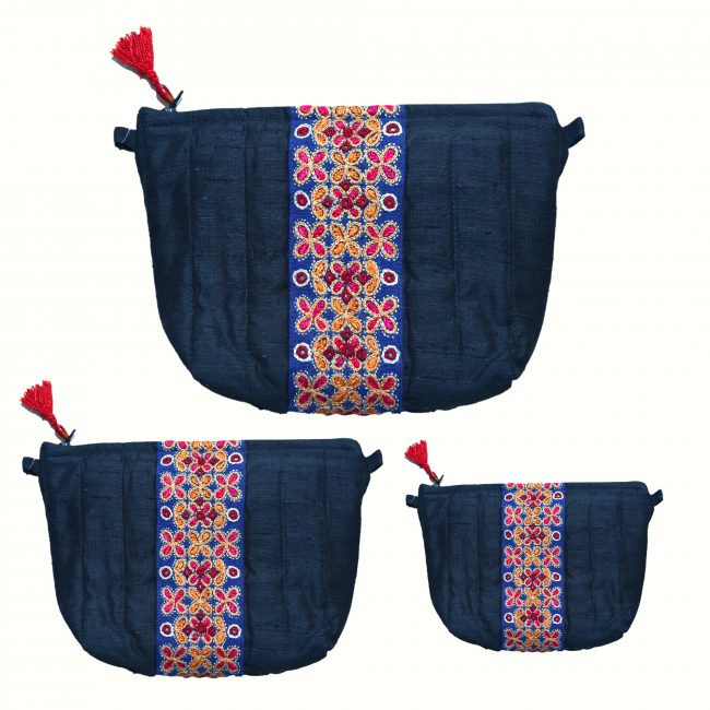 Handcrafted Cotton And Sponge Black Travelling Kit