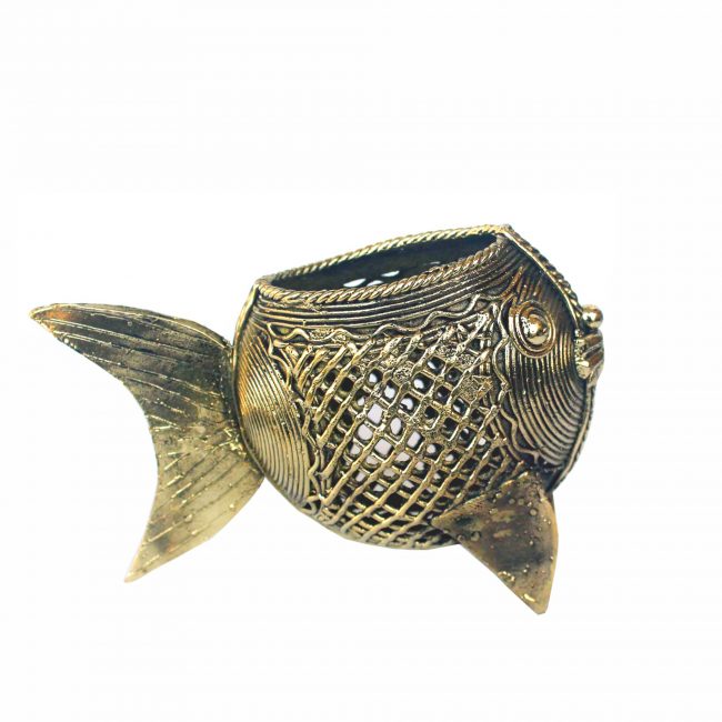 Handcrafted Metal Fish Pen Stand