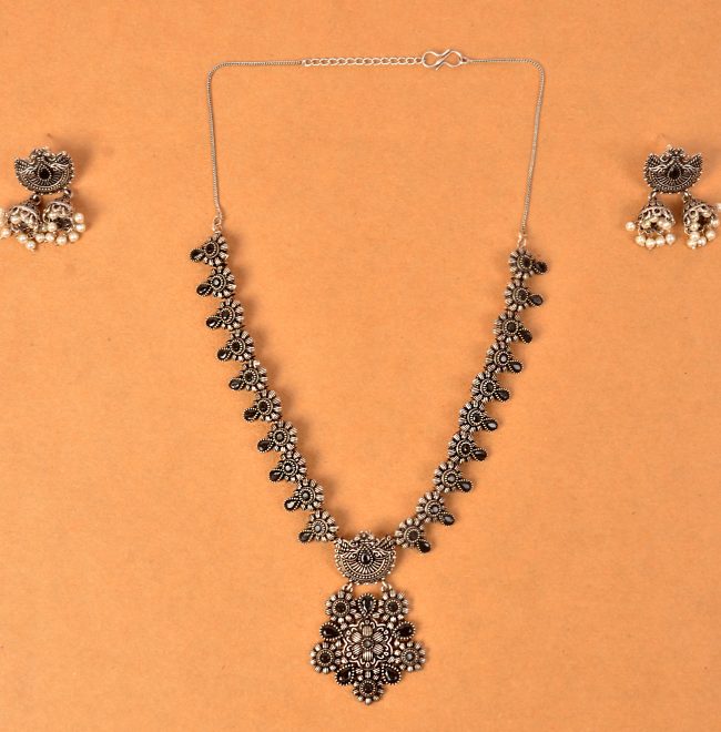 Necklace with Earring kannauri Art