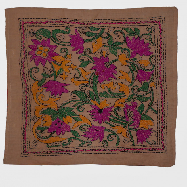 Cushion 18Ã—18 lotus