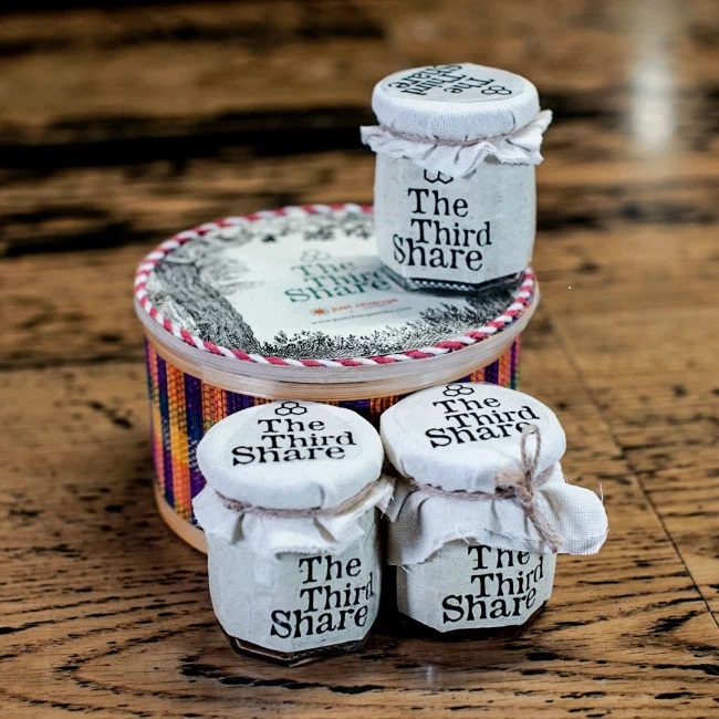 Nilgiris Pride Gift Hamper (350 Grams)