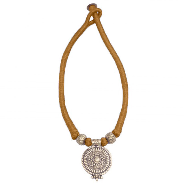 Handcrafted Stylish Metal Brown Single Thread Necklace