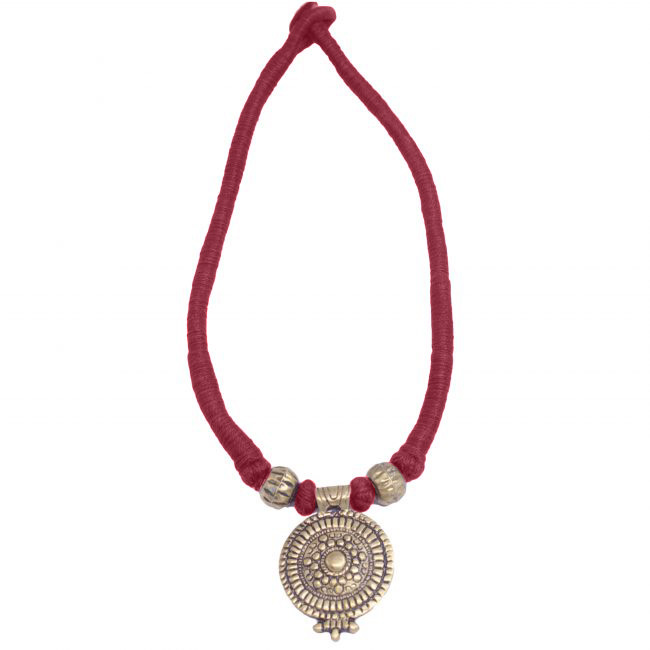 Handcrafted Stylish Metal Maroon Single Thread Necklace