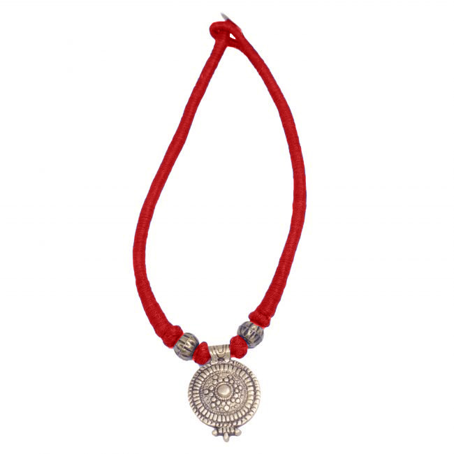 Handcrafted Stylish Metal Red Single Thread Necklace