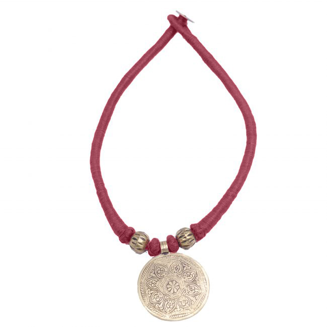 Handcrafted Metal Maroon Single Thread Necklace