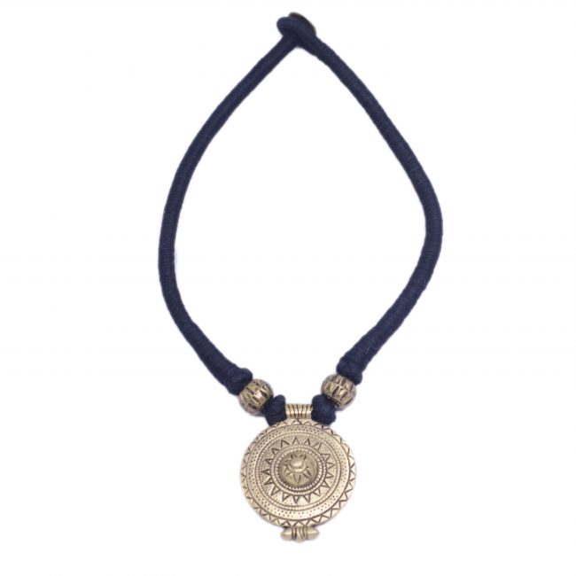 Handcrafted Stylish Metal Black Single Thread Necklace