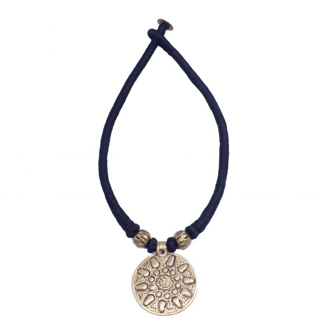 Handcrafted Stylish Metal Black Single Thread Necklace