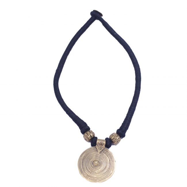 Handcrafted Metal Black Single Thread Necklace