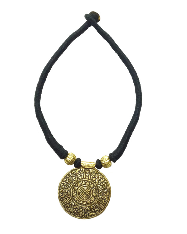 Handcrafted Stylish Metal Black Single Thread Necklace