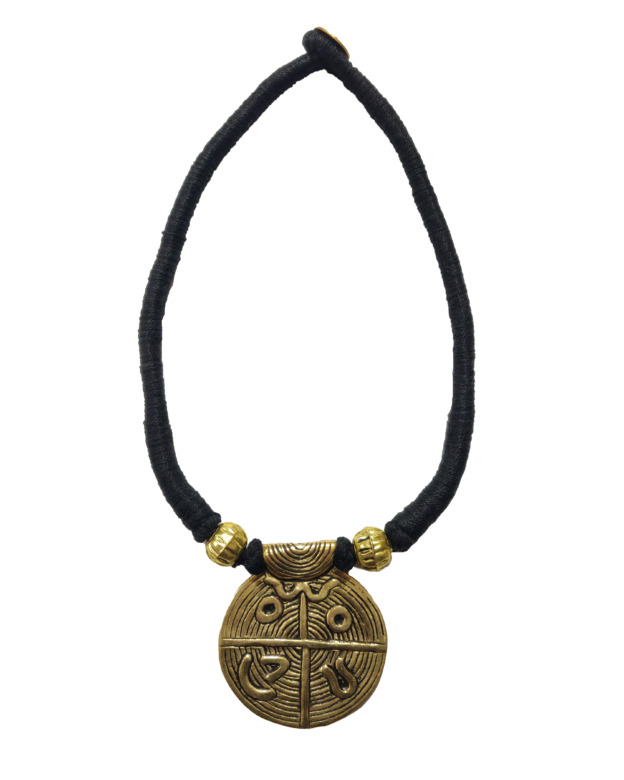 Handcrafted Stylish Metal Black Single Thread Necklace
