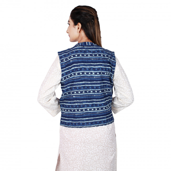 Delicate White Cotton Sleeveless Kurta with Grey Ikat Jacket & Contras –  Sujatra